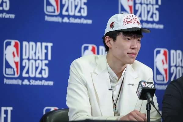 4 分钟上场时间引热议：杨瀚森下放发展联盟，是蛰伏而非放弃，开拓者耐心仍在